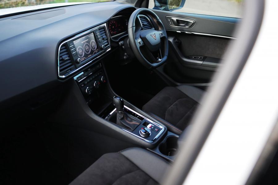 Интерьер Cupra Ateca 2018 года  (UK) (фото 4 из 41)